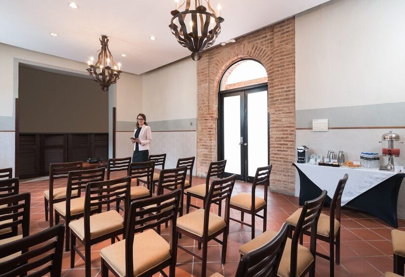 مسافرخانه Hodelpa Nicolas de Ovando