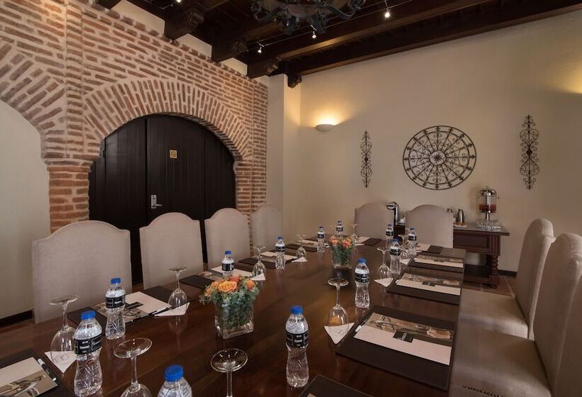 مسافرخانه Hodelpa Nicolas de Ovando