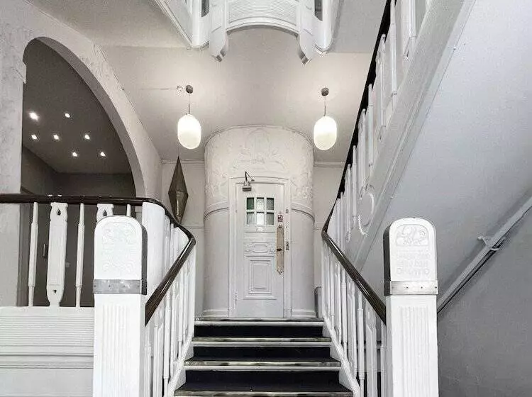 בית מלון כפרי Savoy