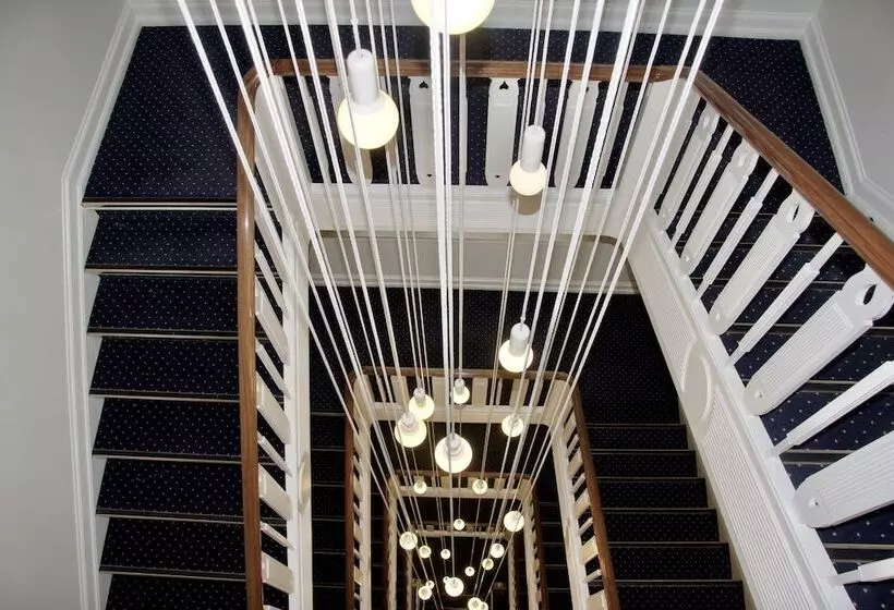 בית מלון כפרי Savoy