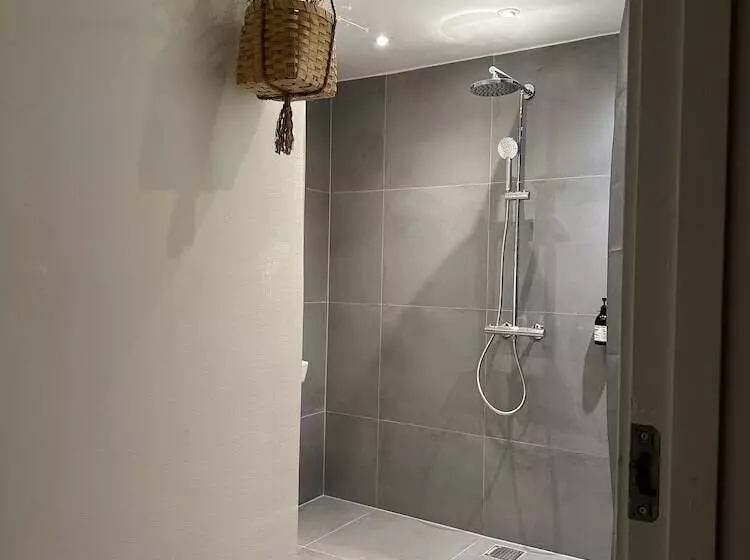 בית מלון כפרי Savoy