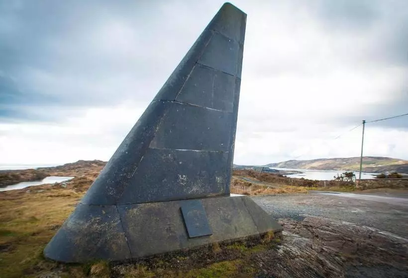 هتل Alcock & Brown