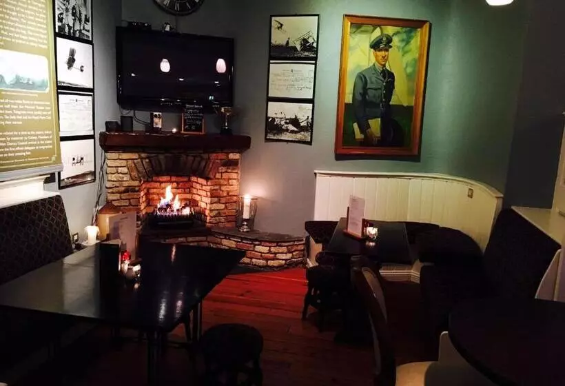 هتل Alcock & Brown