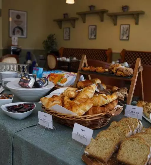 هتل Alcock & Brown