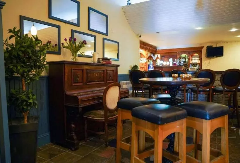 هتل Alcock & Brown