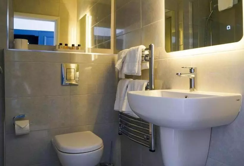 هتل Alcock & Brown