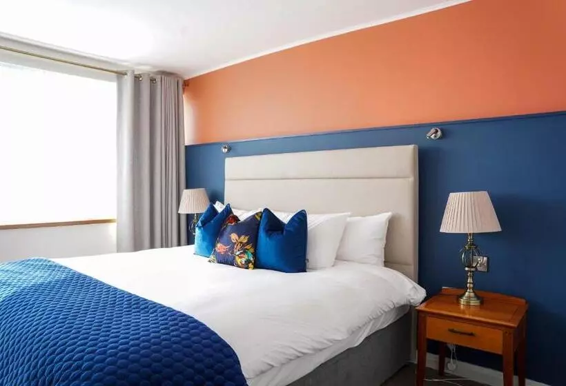 هتل Alcock & Brown