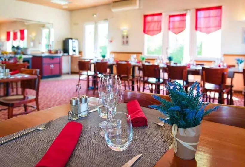 Brit Hotel Blois   Le Préma