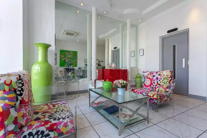 בית מלון כפרי Yelo Lumière Powered By Sonder