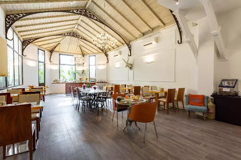 בית מלון כפרי Yelo Lumière Powered By Sonder