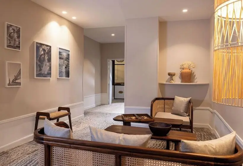 Hotel Crisol Lumière