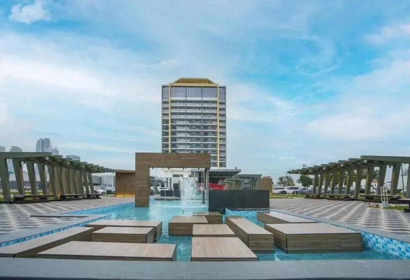 בית מלון כפרי Holiday International