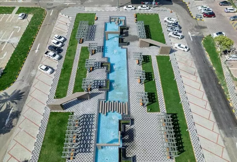 בית מלון כפרי Holiday International