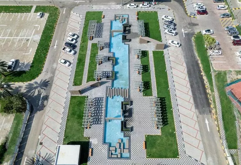 בית מלון כפרי Holiday International