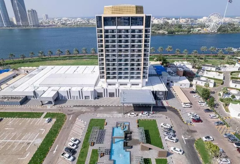 בית מלון כפרי Holiday International