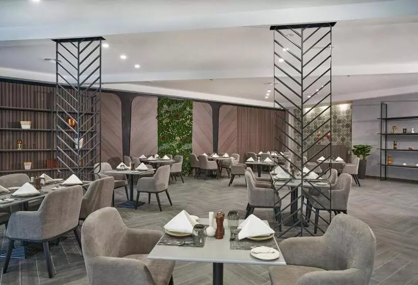 בית מלון כפרי Holiday International