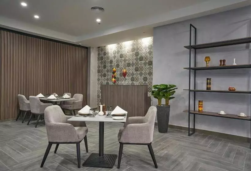 בית מלון כפרי Holiday International