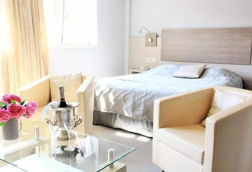 Отель Hostellerie Au Cygne