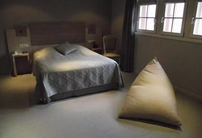 Отель Hostellerie Au Cygne