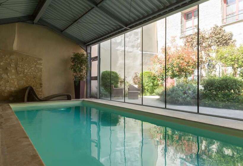 בית מלון כפרי Hôtel Aux Vieux Remparts, The Originals Relais