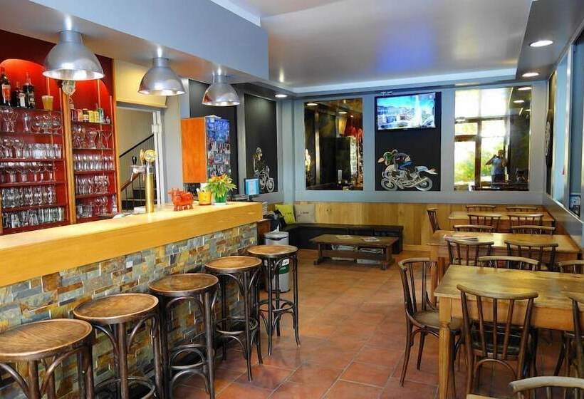 Отель Hôtel Le Marronnier