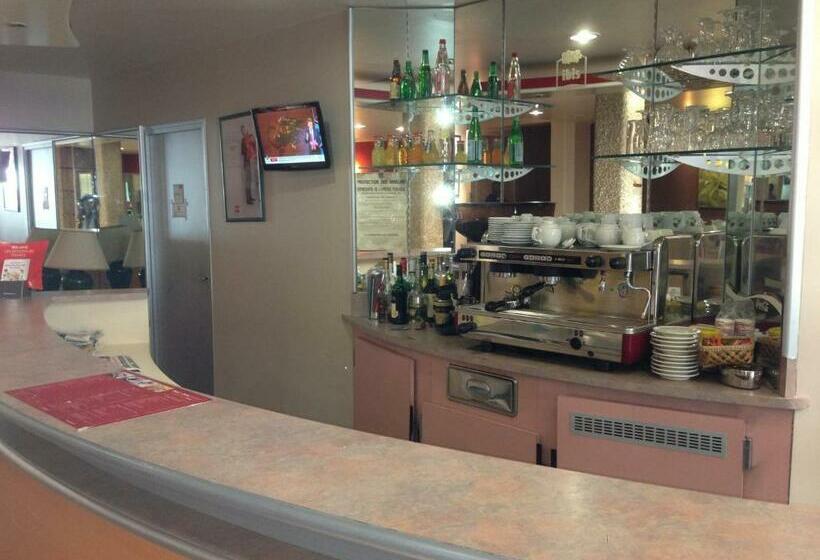 هتل Hôtel Sarcelles Flanades