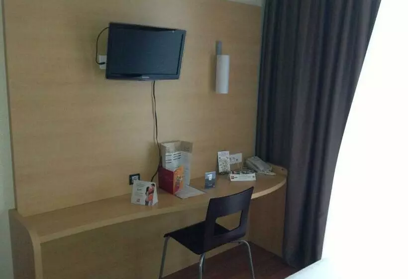 فندق Hôtel Sarcelles Flanades