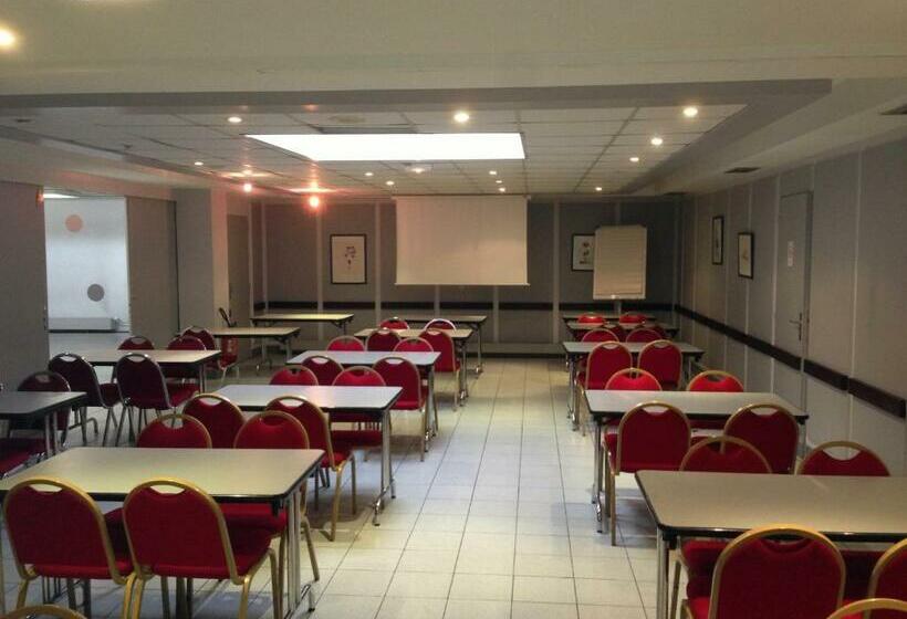 هتل Hôtel Sarcelles Flanades