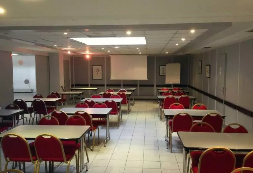 فندق Hôtel Sarcelles Flanades