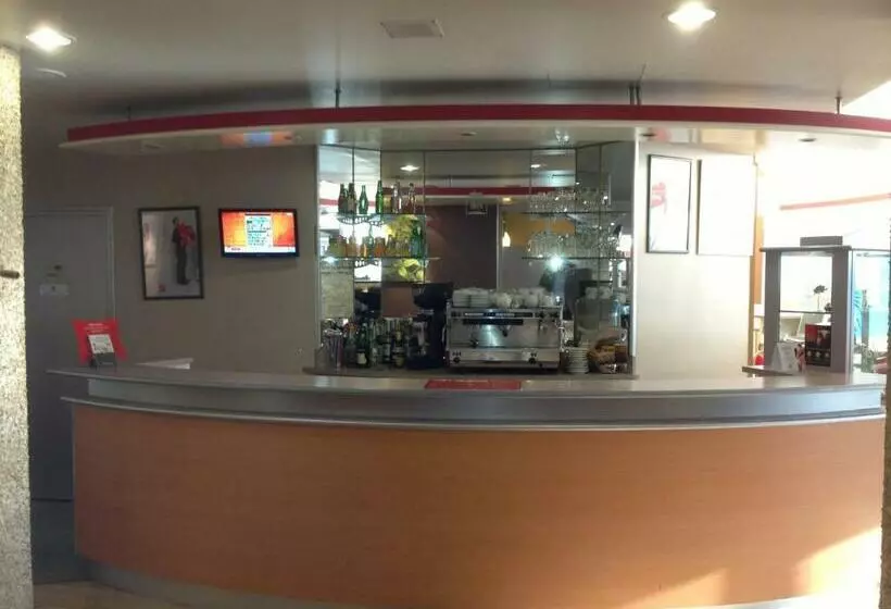 فندق Hôtel Sarcelles Flanades