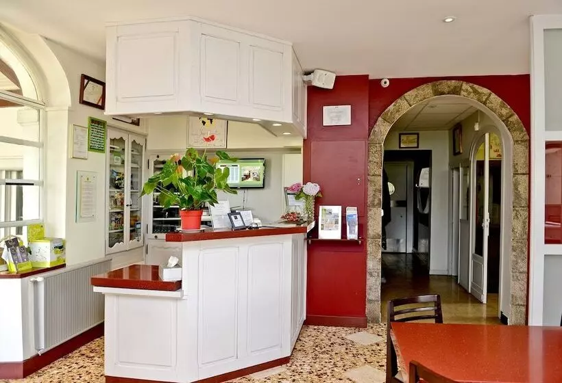 Отель Logis Auberge Du Relais   Hôtel & Restaurant