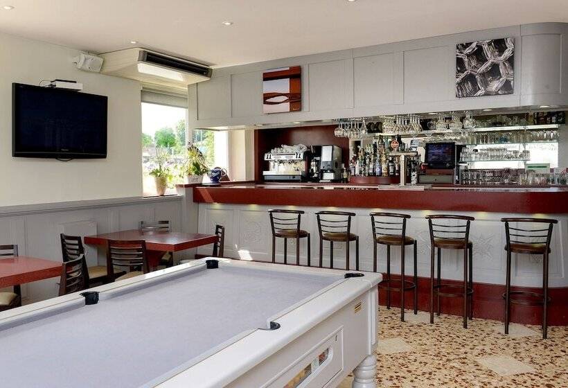 בית מלון כפרי Logis Auberge Du Relais Hôtel & Restaurant