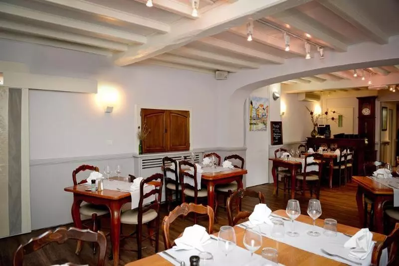 Отель Logis Auberge Du Relais   Hôtel & Restaurant