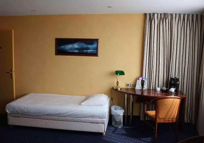 هتل Mercure Vannes Le Port