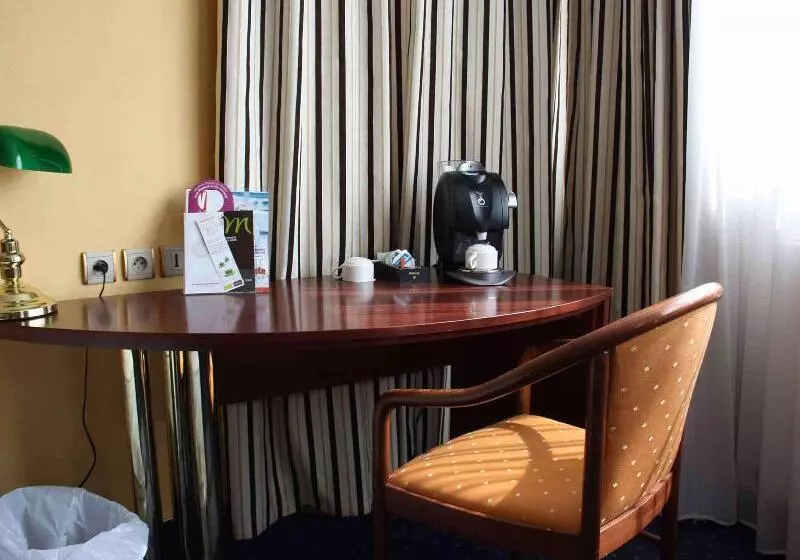 هتل Mercure Vannes Le Port