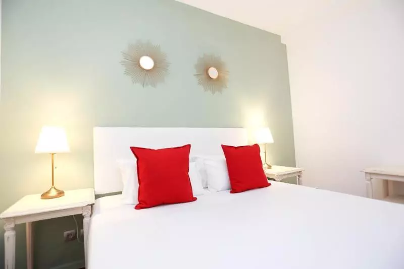 Отель Churchill Bordeaux Centre