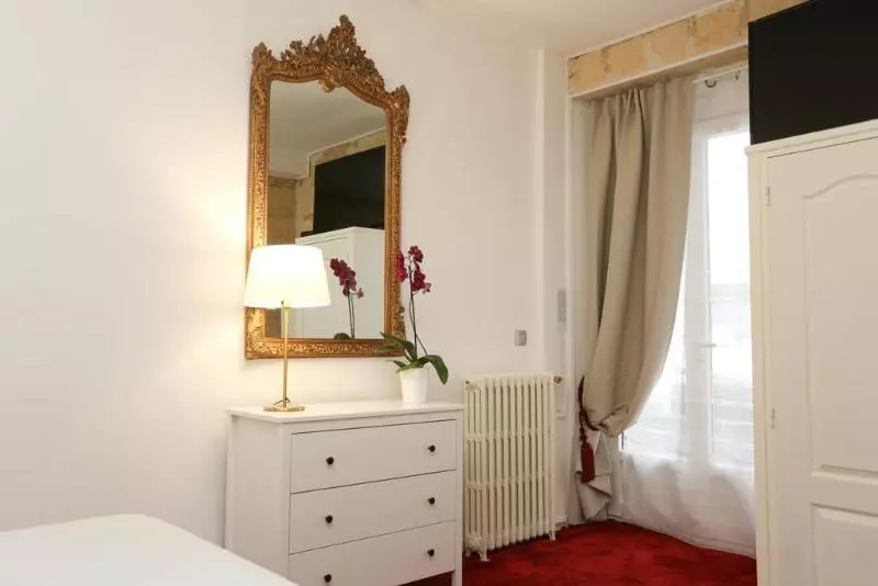 Отель Churchill Bordeaux Centre