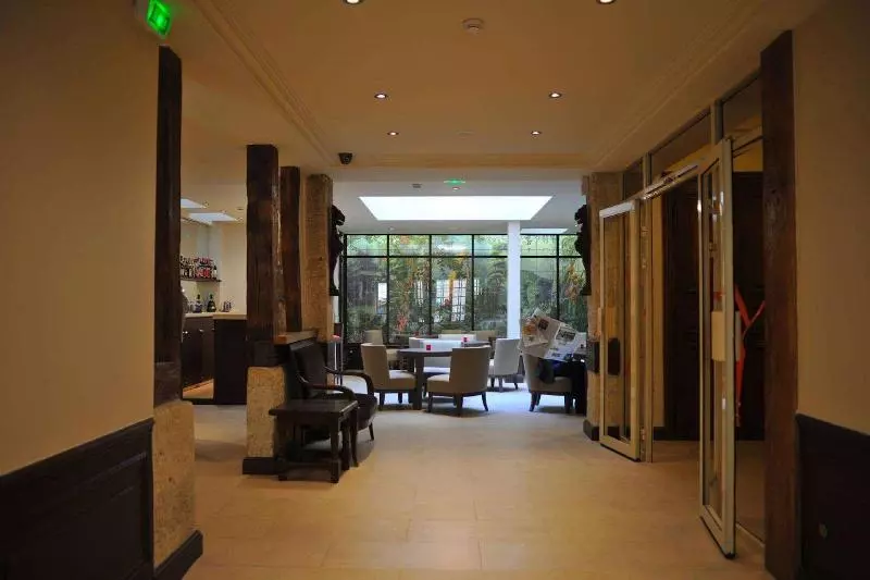 هتل De l'Universite