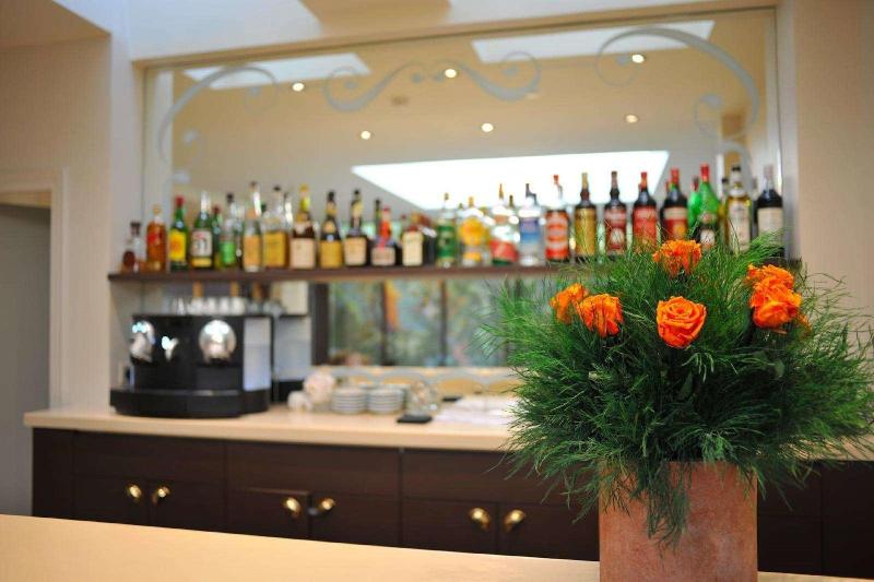 هتل De l'Universite