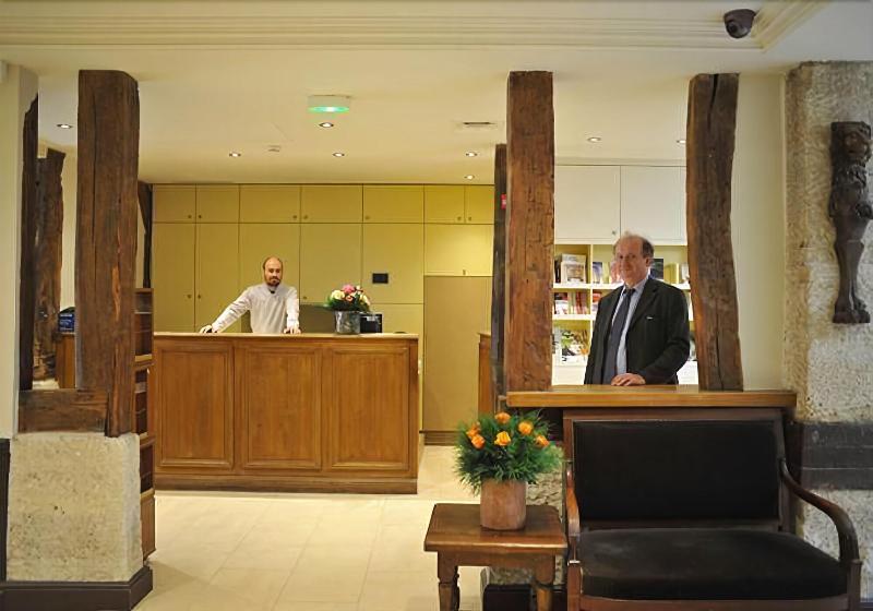 هتل De l'Universite