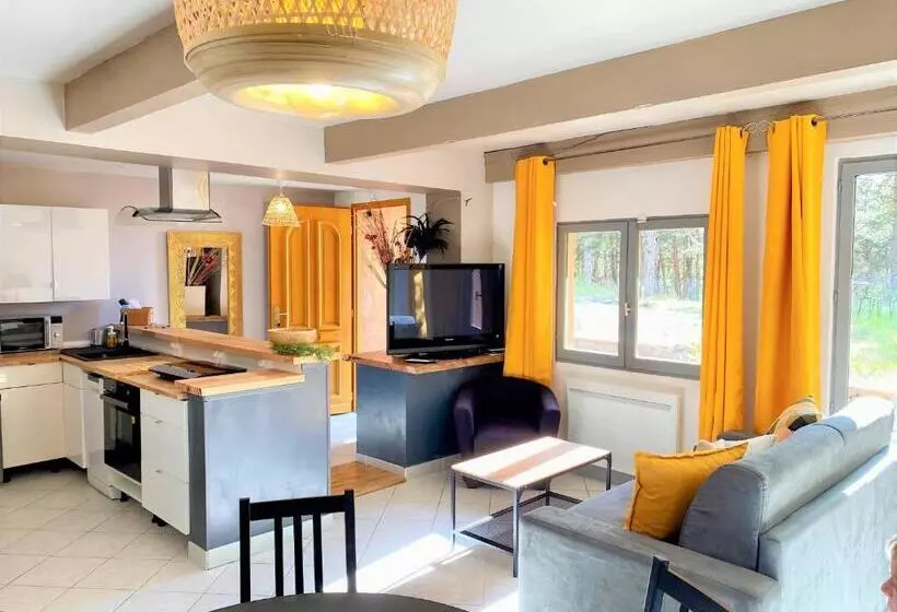 Отель Domaine Du Val De Sault