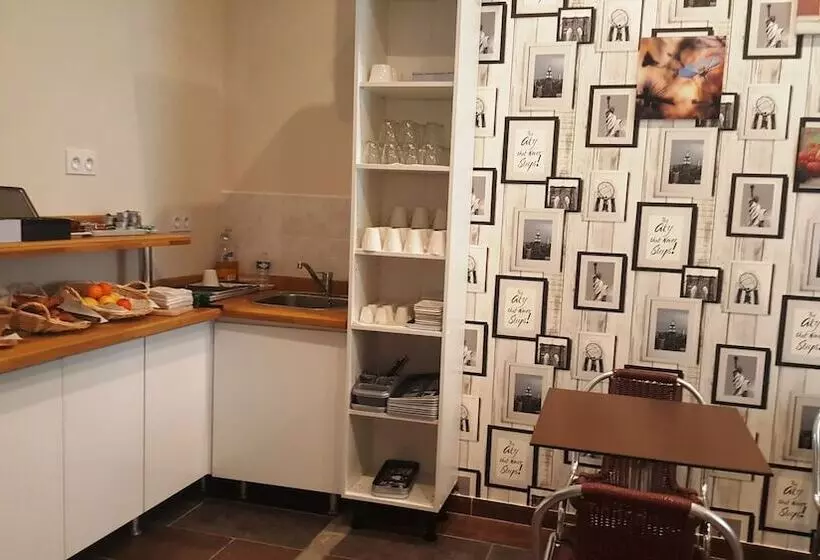 Отель Hôtel De La Boëtie