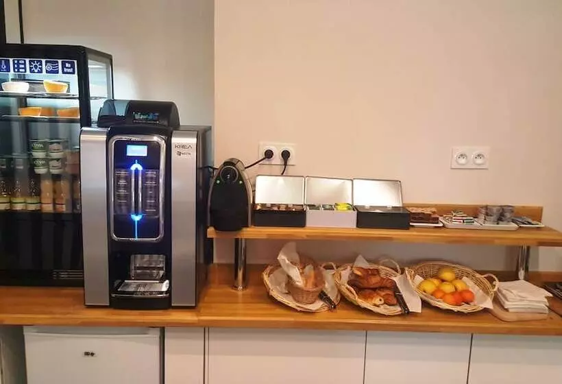 Отель Hôtel De La Boëtie