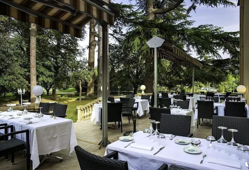 Отель Hôtel Restaurant Du Château De La Tour