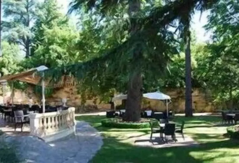 Отель Hôtel Restaurant Du Château De La Tour