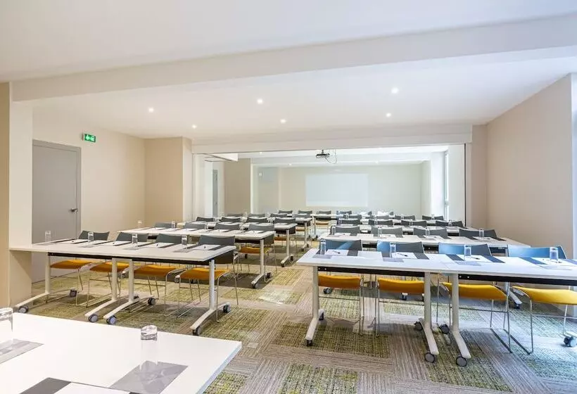 Отель Hôtel Restaurant Du Château De La Tour