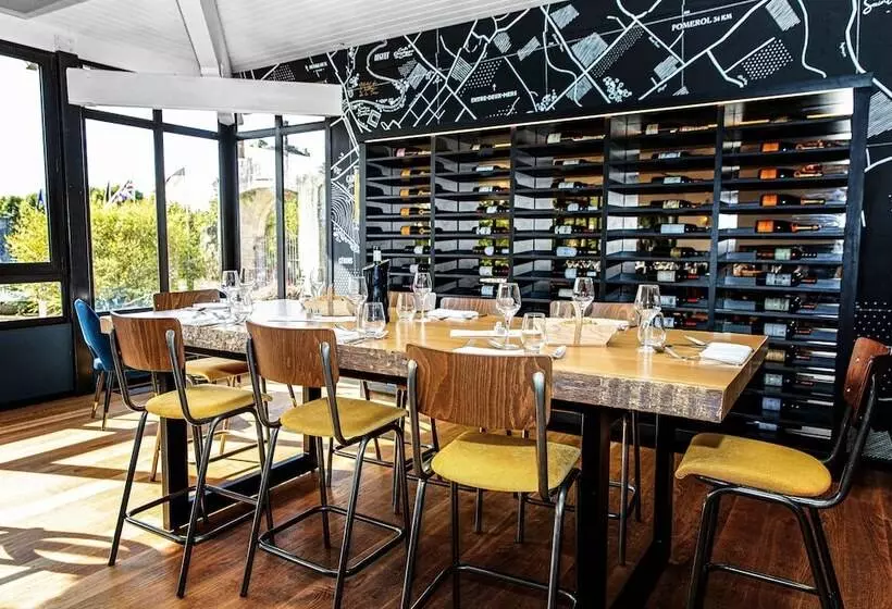 Отель Hôtel Restaurant Du Château De La Tour