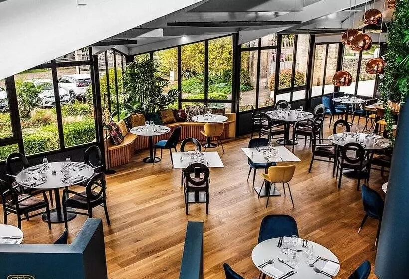 Отель Hôtel Restaurant Du Château De La Tour