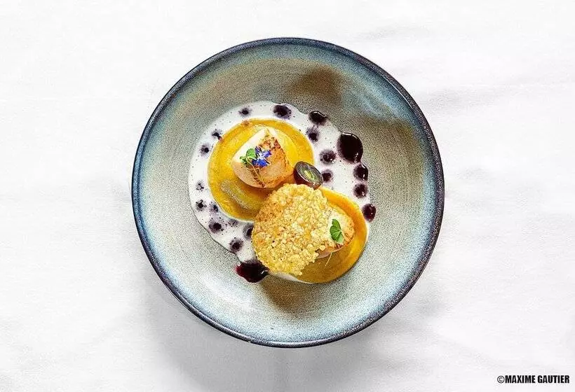 Отель Hôtel Restaurant Du Château De La Tour