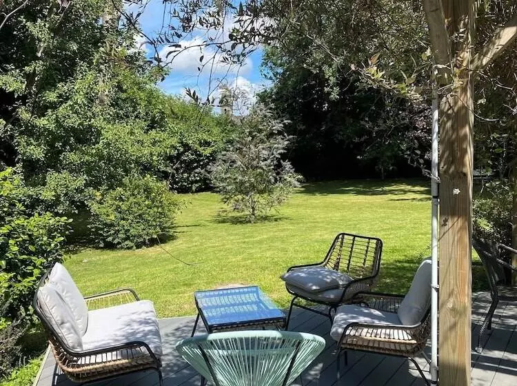 Отель Le Clos Du Pontic Logis Et Cit